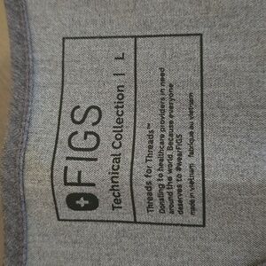 FIGS medical scrub set. Top and matching bottoms. High quality uniform.